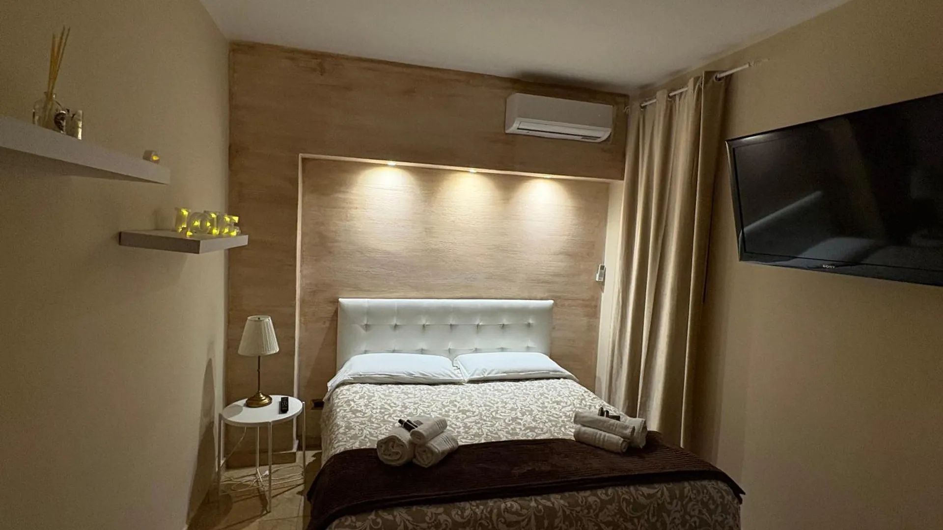 Wanderlust Maison De Voyage Catania Italy
